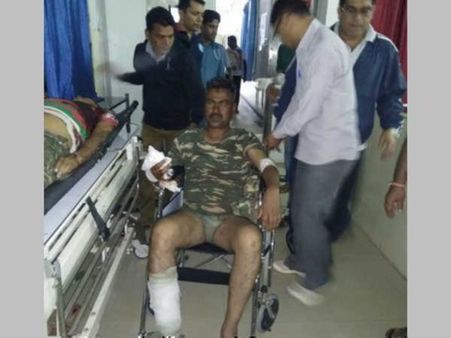 ఘోరం: తోటి జవాన్లపై మరో జవాన్ కాల్పులు, నలుగురు మృతి