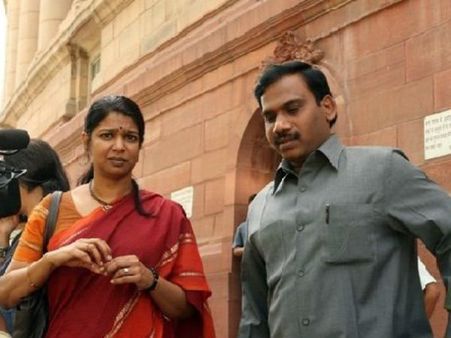 2జీ తీర్పు: కన్నీళ్లు పెట్టుకున్న కనిమొళి, ఎ రాజాతో ఆలింగనం, ఎవరేమన్నారంటే?