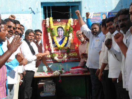 భారతి మరణించినప్పుడు చెప్పారు: కెసిఆర్‌పై మందకృష్ణ