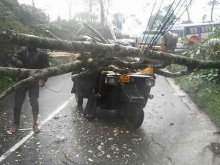 ఓఖీ తుపాన్: కేరళను అతలాకుతలం చేసి.. మహారాష్ట్ర దిశగా, ముంబైలో భారీ వర్షాలు