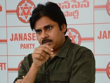 రివర్స్ అయింది, దిమ్మతిరిగేలా: ఇదీ పవన్ క్యారెక్టర్ అంటూ వైసీపీ అభిమాని! (వీడియో)