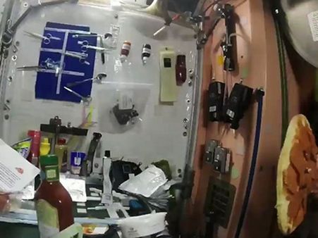 అంత‌ర్జాతీయ అంత‌రిక్ష కేంద్రంలో నోరూరించే పిజ్జా రుచులు... (వీడియో)