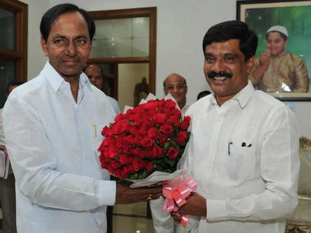 సునీల్‌కు ఎంపీ కవిత దన్ను.. ప్రశాంత్‌కు సీఎం కేసీఆర్ ప్రోత్సాహం.. ఇదీ బాల్కొండలో భగ్గుమన్న విభేదాలు