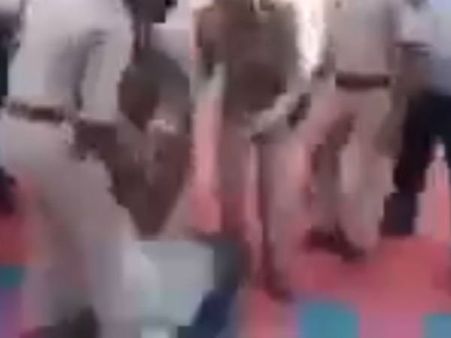 సిఎం ర్యాలీలో అమర జవాను కూతురిని లాగేశారు