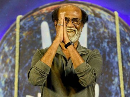 రాజకీయాల్లోకి: నోకామెంట్ అంటున్న రజనీకాంత్, ఎంజీఆర్ గ్రేట్: జయ పేరు!