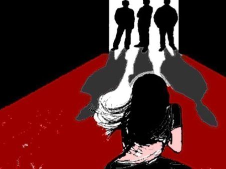 షాక్: బంధించి రేప్, ఆశ్రమంలో గురువులపై నలుగురు సాధ్వీల ఫిర్యాదు