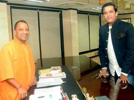 యోగి ఆశీస్సులుంటే గోరఖ్‌పూర్ నుంచి నేనే: అల్లు అర్జున్ ‘విలన్’ రవికిషన్