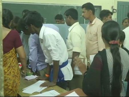 ఆర్కే నగర్ పోలింగ్ ప్రశాంతం: ఓటింగ్ సరళిపై ఉత్కంఠ