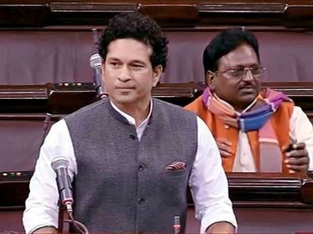 సచిన్‌కు రాజ్యసభలో చేదు అనుభవం: వెంకయ్య, జయ ఆగ్రహం