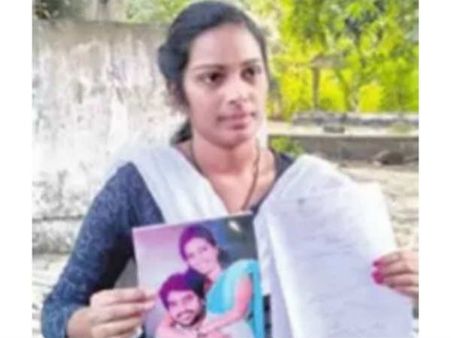 ‘‘నమ్మించి లోబరుచుకున్నాడు.. డబ్బులివ్వకపోతే ఫొటోలు నెట్‌లో పెడతానంటున్నాడు..’’