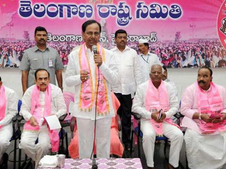 2017 ఇయర్ రౌండప్: ప్రజలతో ముఖాముఖి, విపక్షాలకు షాక్, పార్టీ బలోపేతం: కెసిఆర్ ప్లాన్