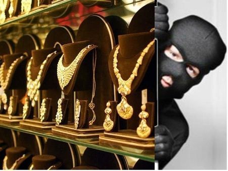 లలిత జ్యువెల్లరీ చోరీ కేసులో ప్రేమ పక్షులు: ఎలా చేశారంటే...