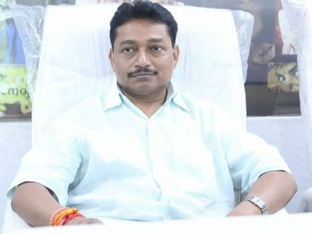 గుజరాత్ బరిలో మాజీ సీఎంలు.. ఎమ్మెల్యేలు, ఎంపీల వారసులు