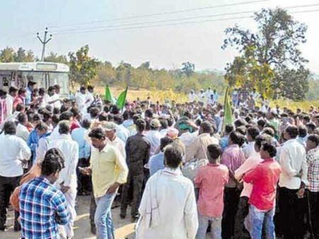 మాజీ ఎంపీ దవాఖాన ధ్వంసం: కుమ్రంభీంకు అవమానం.. భగ్గుమన్న ఏజెన్సీ..