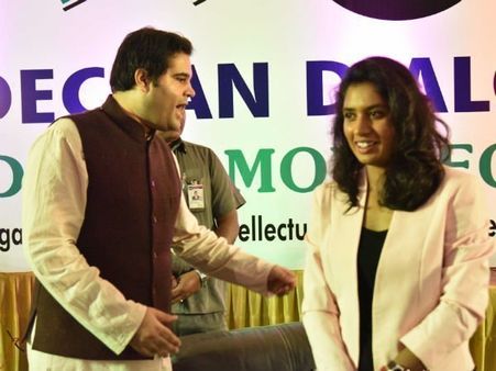 'గాంధీ' వల్లే గెలిచా, లేదంటే ఇక్కడకు పిలిచేవారా, ఇంగ్లాండ్ పరిస్థితి రావాలి: వరుణ్ గాంధీ