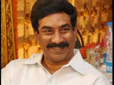 వైసీపీ కేసు: 'ఆంధ్రజ్యోతి' రాధాకృష్ణకు నాన్ బెయిలబుల్ వారెంట్!