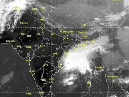 ఉత్తర కోస్తాకు చేరువగా వాయుగుండం: భారీ వర్షాలు