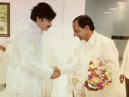 పవన్ కంటే ముద్రగడకే ఫాలోయింగ్‌, వైఎస్ఆర్‌ కోసం రాజీవ్‌ను ఒప్పించా: వి.హెచ్.సంచలనం