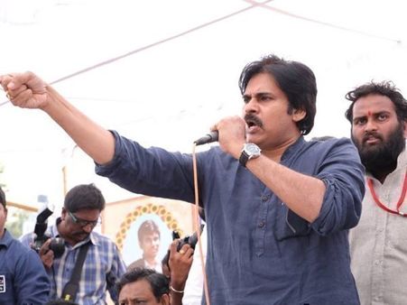 చంద్రబాబును మించినోడా, పోటీకి సై: పవన్‌పై మహేష్ కత్తి, ఇదీ పవర్ స్టార్: కాదంబరి కిరణ్ చురక