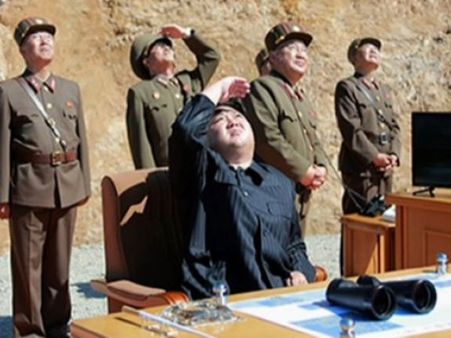 విమానం వెంట ఉత్తరకొరియా మిస్సైల్, వణికిన జపాన్, నిశ్శబ్దంగా అమెరికా యుద్ధ సన్నాహాలు!