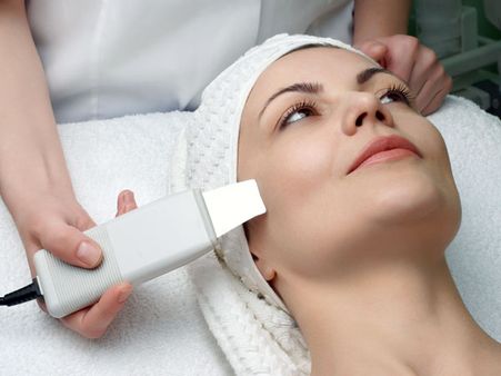 మసాజ్ సెంటర్‌పై పోలీసుల దాడి, ఏడుగురి అరెస్ట్