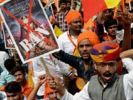 మరికొన్ని గంటల్లో ‘పద్మావత్‌’ విడుదల.. ఉత్తర భారతంలో మిన్నంటిన ఆందోళన!