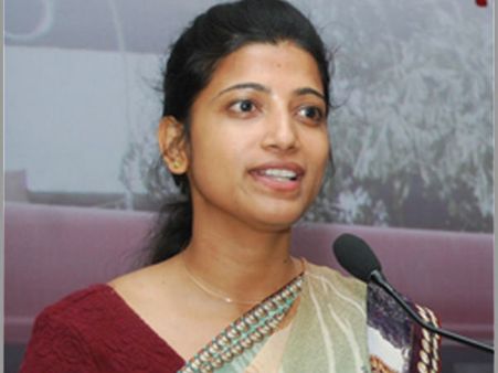 డైనమిక్ కలెక్టర్, ఫిబ్రవరి 18న జమ్మూలో పెళ్లి: ఎవరీ ఆమ్రపాలి?