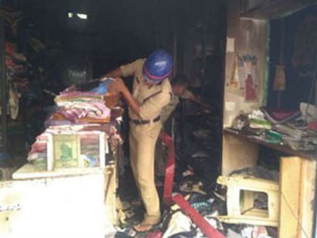 శ్రీకాకుళం జిల్లా ఆప్కో వస్త్రాలయంలో అగ్నిప్రమాదం..భారీ నష్టం