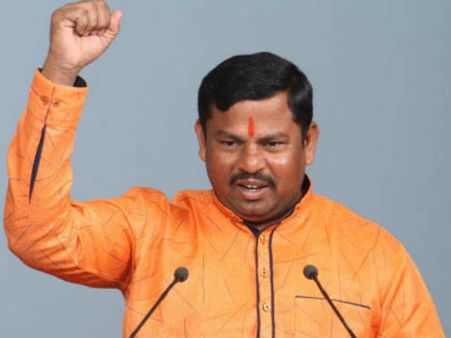 పద్మావతి సినిమా ప్రదర్శించొద్దు, ఆందోళన చేస్తాం: ఎమ్మెల్యే రాజాసింగ్ హెచ్చరిక