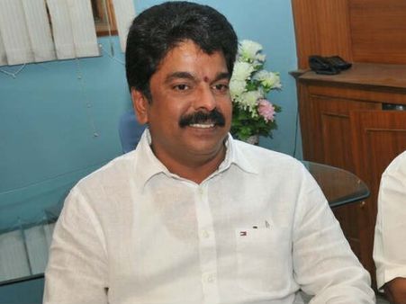 బోండా ఉమకు షాక్, భార్యపై కేసు: రూ.40 కోట్ల భూవివాదం.. అసలేం జరిగింది?