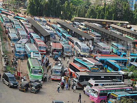 ఆర్ టీసీ సమ్మె: అదనపు రైళ్లు, బస్సు డ్రైవర్ అయిన ఎమ్మెల్యే, ప్రభుత్వం వార్నింగ్!