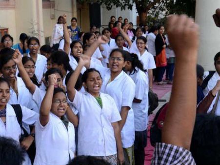 టీడీపీ, టీఆర్ఎస్ ప్లస్ అన్నాడీఎంకే ఒత్తిళ్లు..