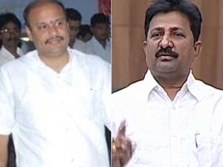 వైజాగ్‌లోనే పాతేస్తా: అధికారులపై రెచ్చిపోయిన టీడీపీ ఎమ్మెల్యే? సుజయ సహా అవాక్కు