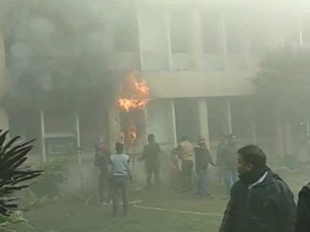 గోరక్‌పూర్ బాబా రాఘవ దాస్ మెడికల్ కాలేజీలో అగ్ని ప్రమాదం