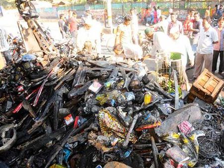 కర్నూలులో భారీ అగ్ని ప్రమాదం;ఆటోమొబైల్‌ షాపు దగ్థం;కావాలనే తగలబెట్టారంటున్నయజమాని