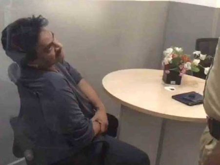 జైలులో గజల్ శ్రీనివాస్: భోజనం చేయలేదు, మాటల్లేవ్