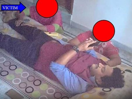 'బెడ్రూంగా ఆ గది, గజల్ శ్రీనివాస్ బాగోతం వీడియోల్లో, ఆడదానితో ఎంజాయ్ కోసం, ఇలా బయటకు'