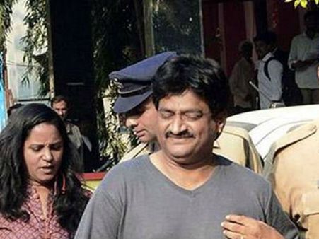 గజల్ శ్రీనివాస్ కేసు: కోర్టులో పోలీసులకు షాక్, 20 వీడియోలతో బిగుస్తున్న ఉచ్చు!