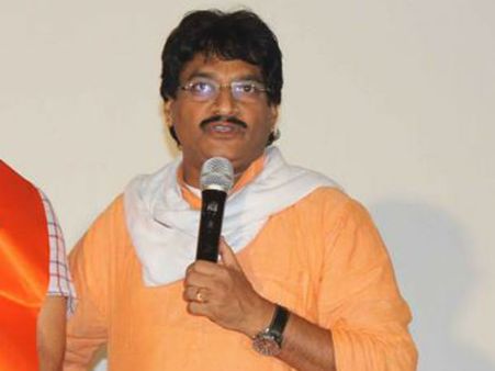 గజల్ శ్రీనివాస్‌కు మరో షాక్: సామాజిక బహిష్కరణ వేటు