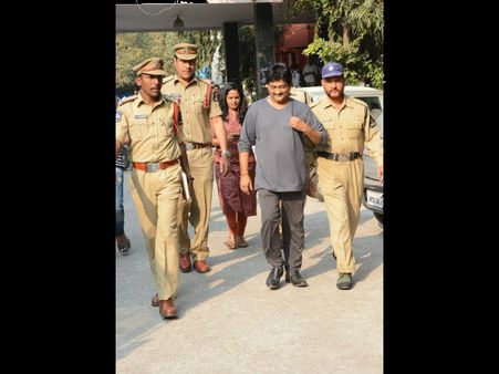 గజల్ శ్రీనివాస్‌కు మరో 14రోజుల రిమాండ్: పరారీలోనే పార్వతి