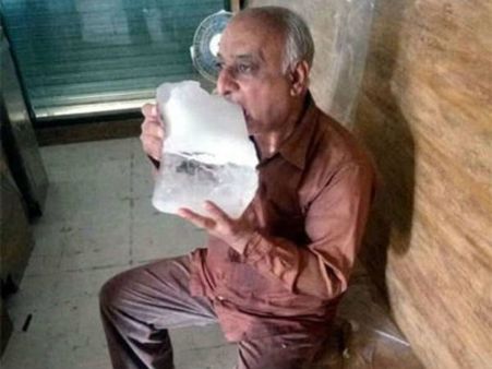 ఐస్‌మ్యాన్: 30 ఏళ్లుగా మంచుగడ్డలే ఈయన ఆహారం!