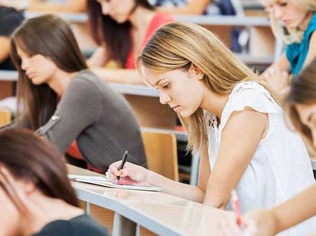 మారిన ఇండియన్ విద్యార్థుల రూట్.. అమెరికా కంటే కెనడా బెస్ట్