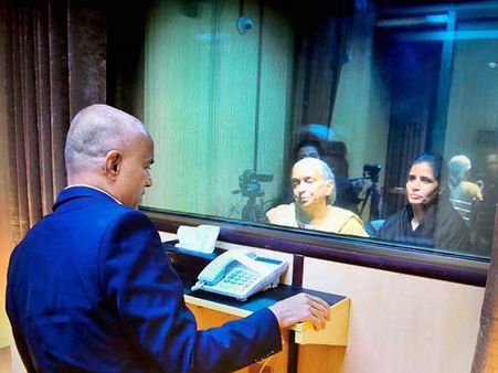 జాదవ్ తల్లి సమయస్ఫూర్తి... చిత్తయిన పాకిస్తాన్ వ్యూహం, ఆ వీడియో వేస్టేనా!?