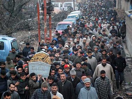 సిఆర్పీఎఫ్ క్యాంప్‌పై ఉగ్రదాడి: 16 ఏళ్ల ఉగ్ర బాలుడి సంచలన వీడియో