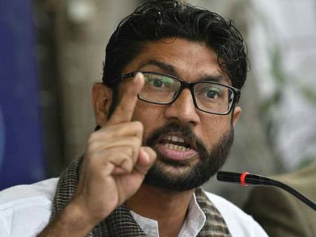 తెలంగాణ ప్రభుత్వాన్ని ఏకిపారేసిన గుజరాత్ యువ సంచలనం!