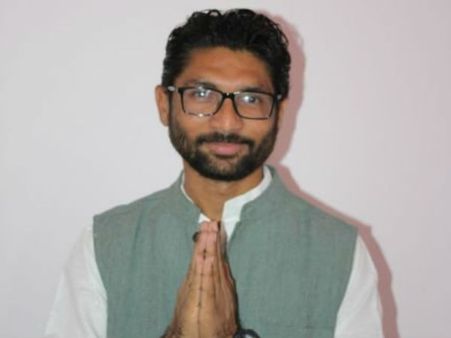 2019 ఎన్నికల్లో పోటీ చేయండి, రోహిత్ వేముల తల్లిని కోరిన జిగ్నేష్ మేవానీ