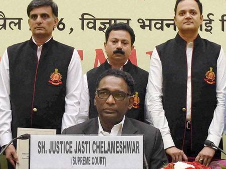 సుప్రీంకోర్టు సంక్షోభం: చీప్ జస్టిస్ విందుకు జస్టిస్ చలమేశ్వర్ గైరాజర్