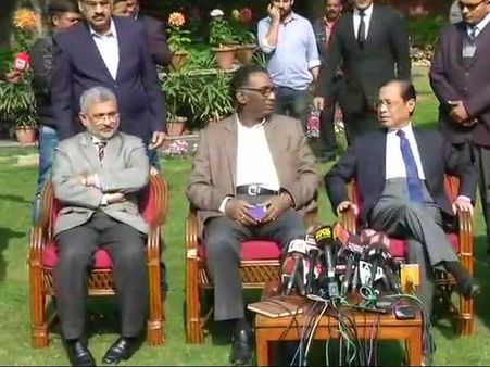 సుప్రీంలో అవాంఛనీయ సంఘటనలు, చీఫ్ జస్టిస్ వినలేదు: చరిత్రలో తొలిసారి 4గురు జడ్జిల ప్రెస్‌మీట్