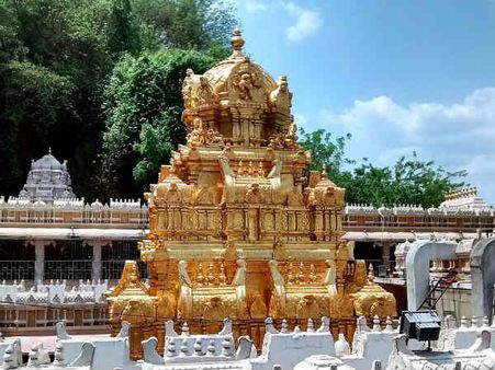 మరో వివాదంలో కనకదుర్గ ఆలయం: అధికారుల తీరు వల్లే...