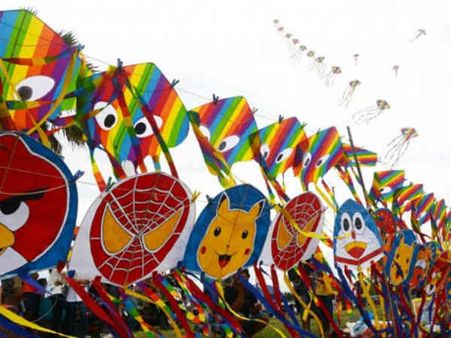 అట్టహాసంగా ప్రారంభమైన ఇంటర్నేషనల్ కైట్, స్వీట్ ఫెస్టివల్